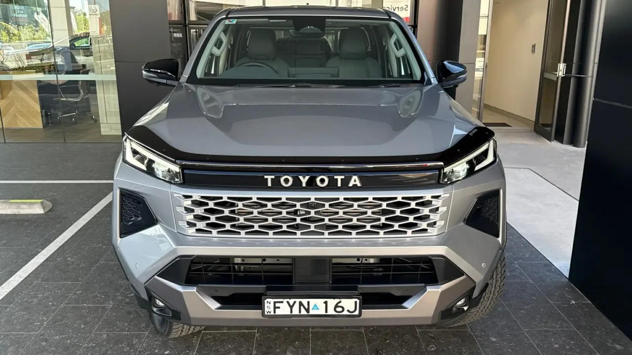 2025 Toyota Hilux Gallery Image 2