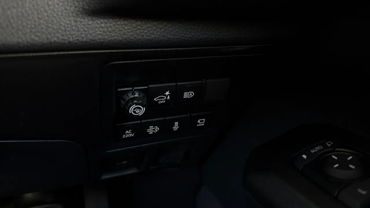 2025 Toyota Hilux Gallery Image 21