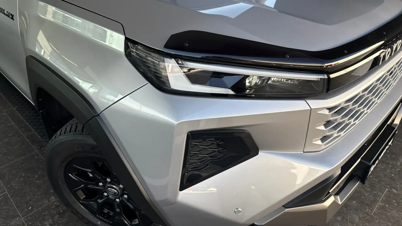 2025 Toyota Hilux Gallery Image 3