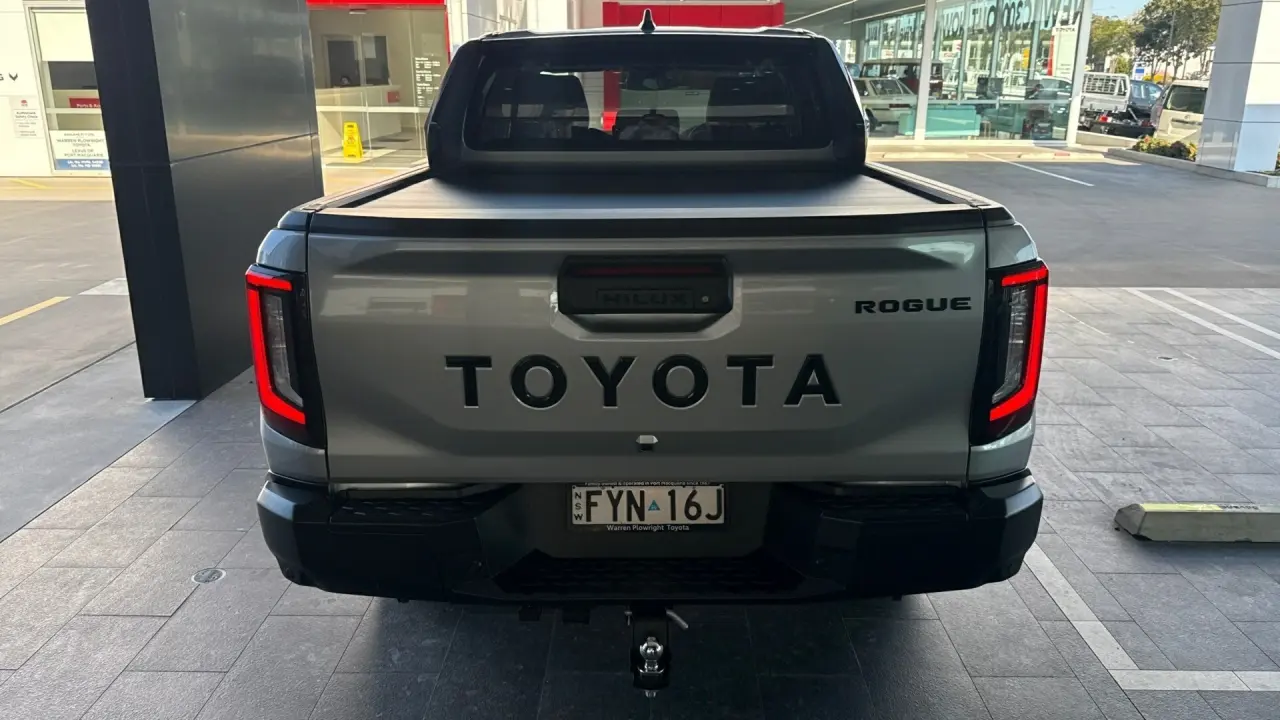 2025 Toyota Hilux Gallery Image 7
