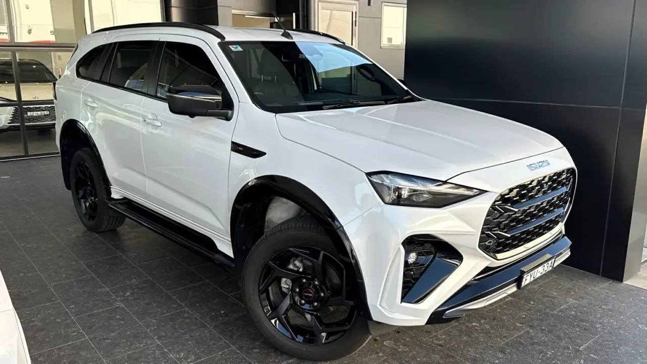 2025 ISUZU MU-X Image