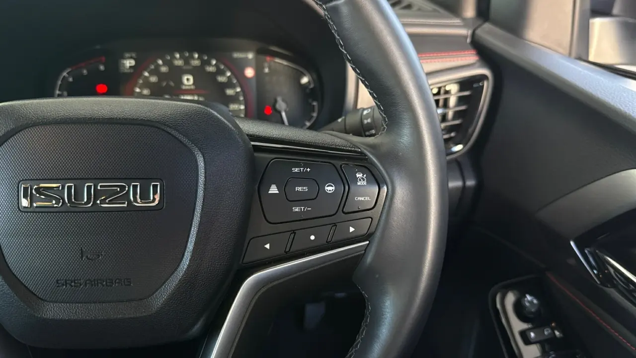 2025 ISUZU MU-X Gallery Image 14