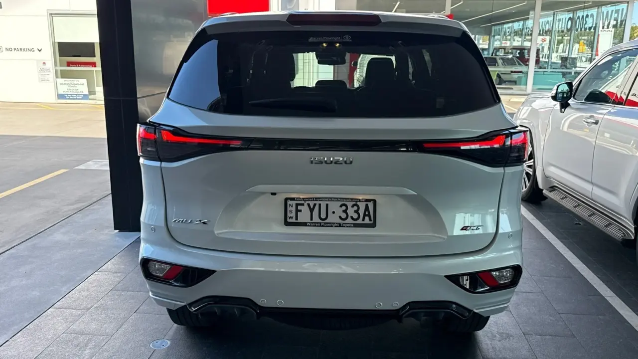 2025 ISUZU MU-X Gallery Image 6