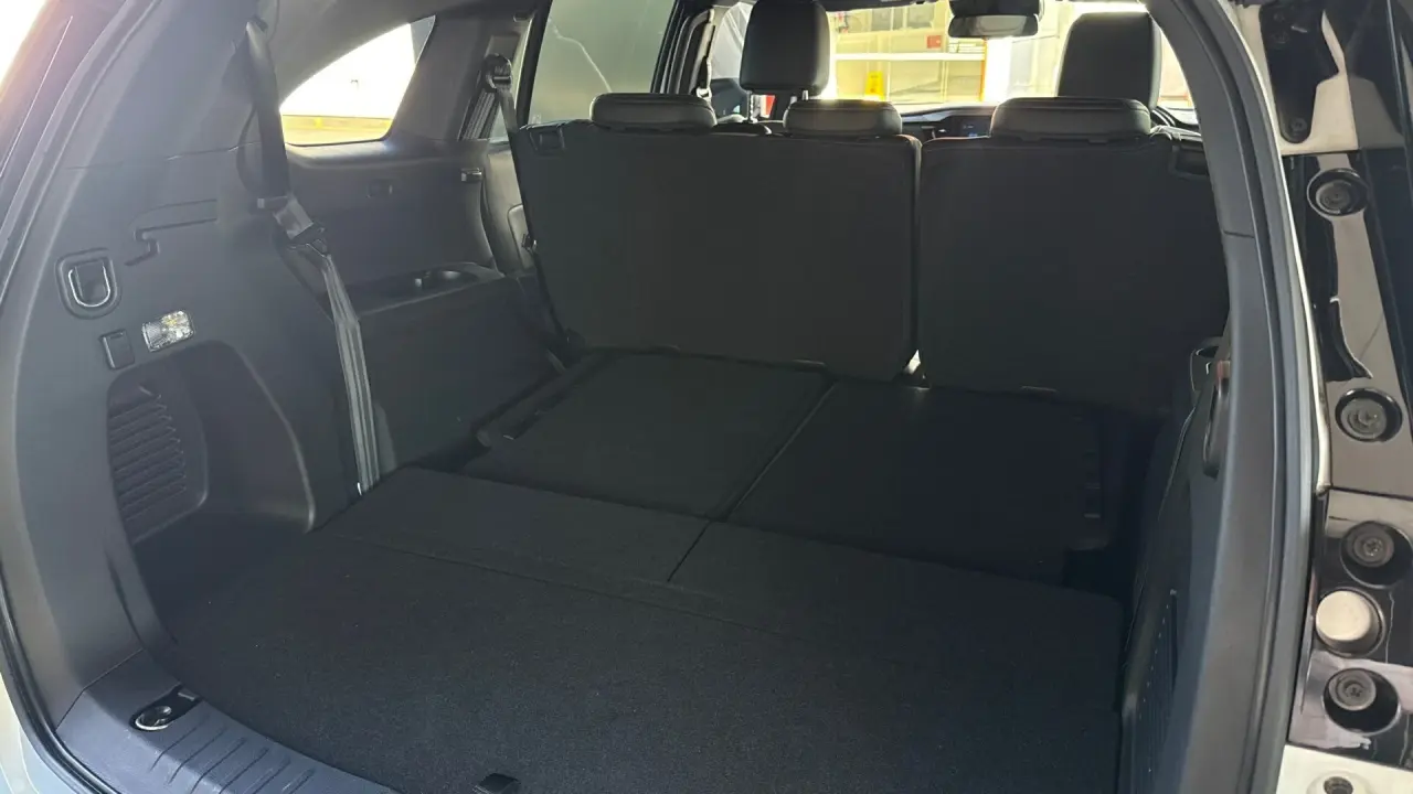 2025 ISUZU MU-X Gallery Image 8