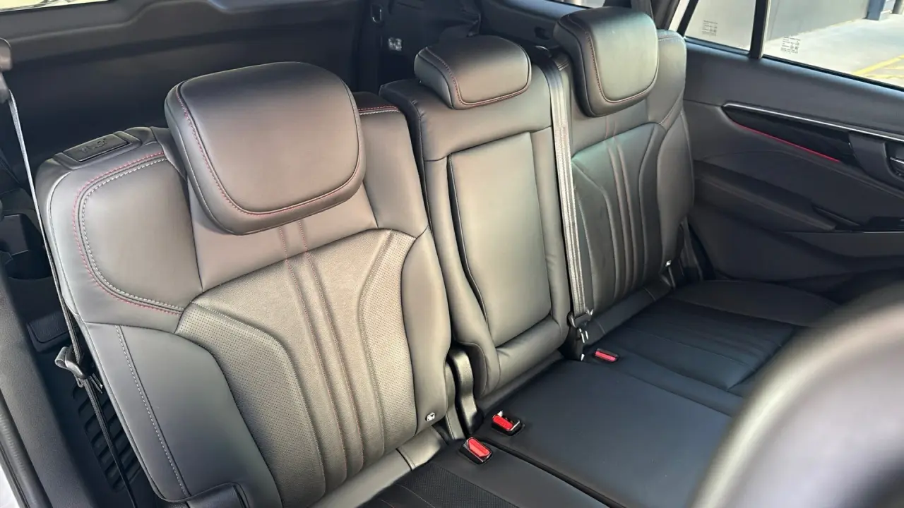 2025 ISUZU MU-X Gallery Image 9