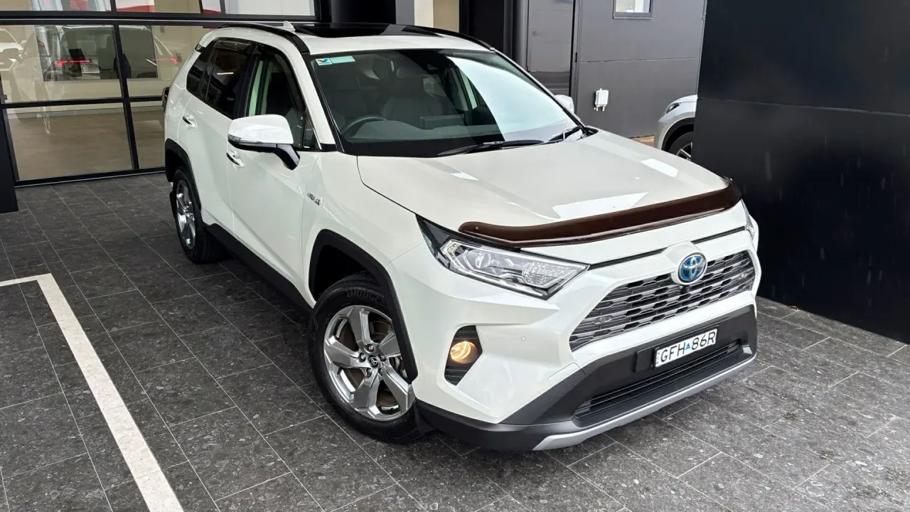 2020 Toyota Rav4 Hybrid Gallery Image 1