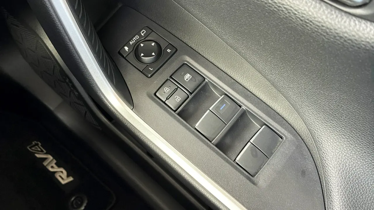 2020 Toyota Rav4 Hybrid Gallery Image 17
