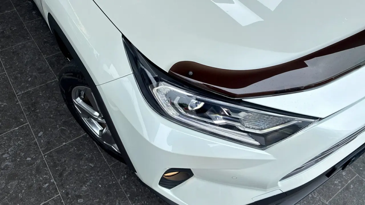 2020 Toyota Rav4 Hybrid Gallery Image 3