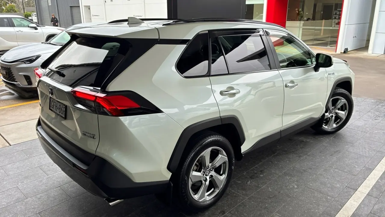 2020 Toyota Rav4 Hybrid Gallery Image 5