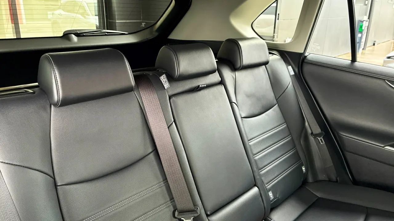 2020 Toyota Rav4 Hybrid Gallery Image 8