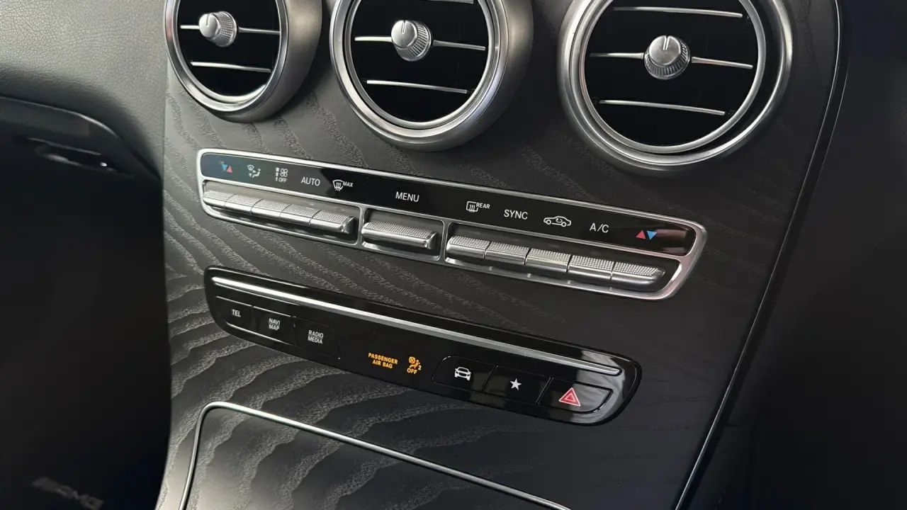 2019 MERCEDES-BENZ GLC Gallery Image 17
