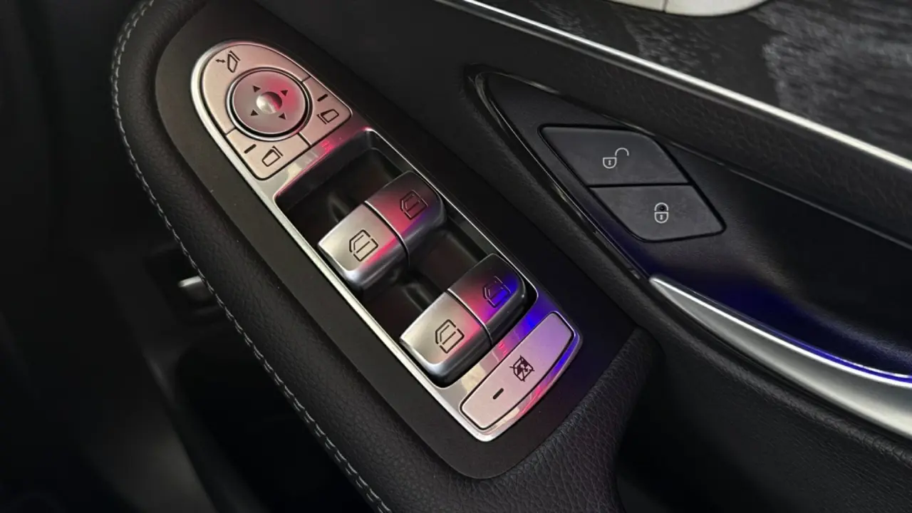 2019 MERCEDES-BENZ GLC Gallery Image 19