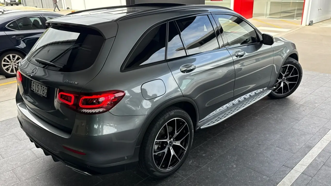 2019 MERCEDES-BENZ GLC Gallery Image 4