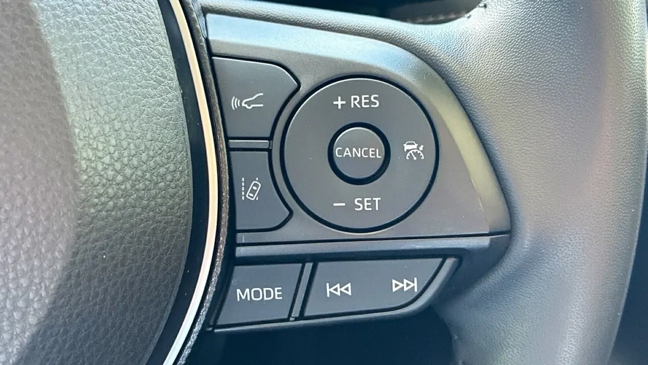 2021 Toyota Rav4 Hybrid Gallery Image 17