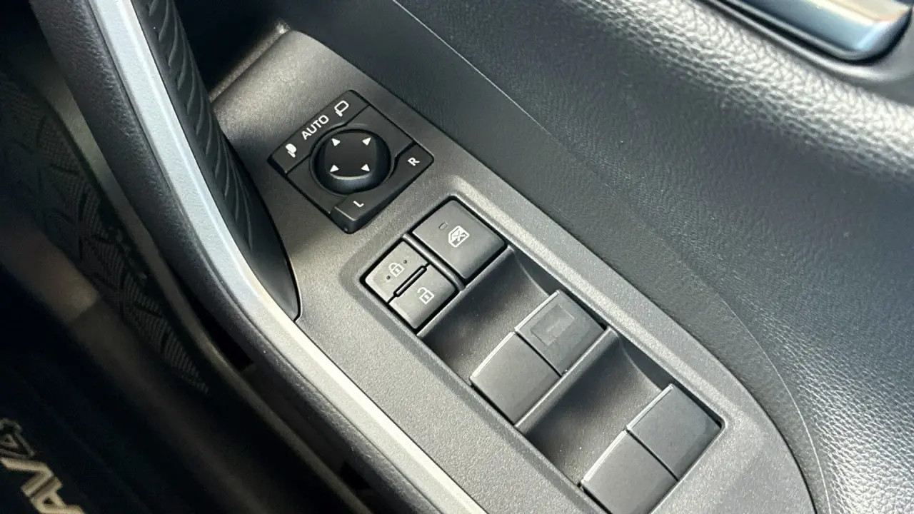 2021 Toyota Rav4 Hybrid Gallery Image 18