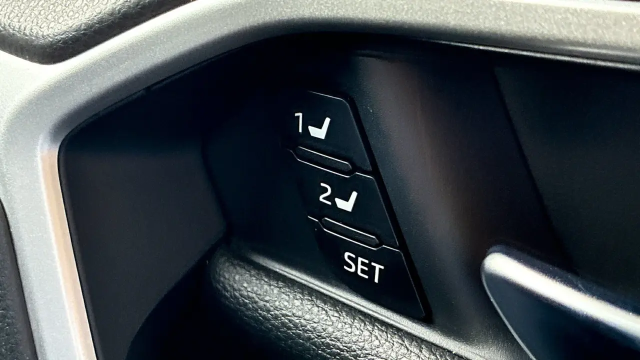 2021 Toyota Rav4 Hybrid Gallery Image 19