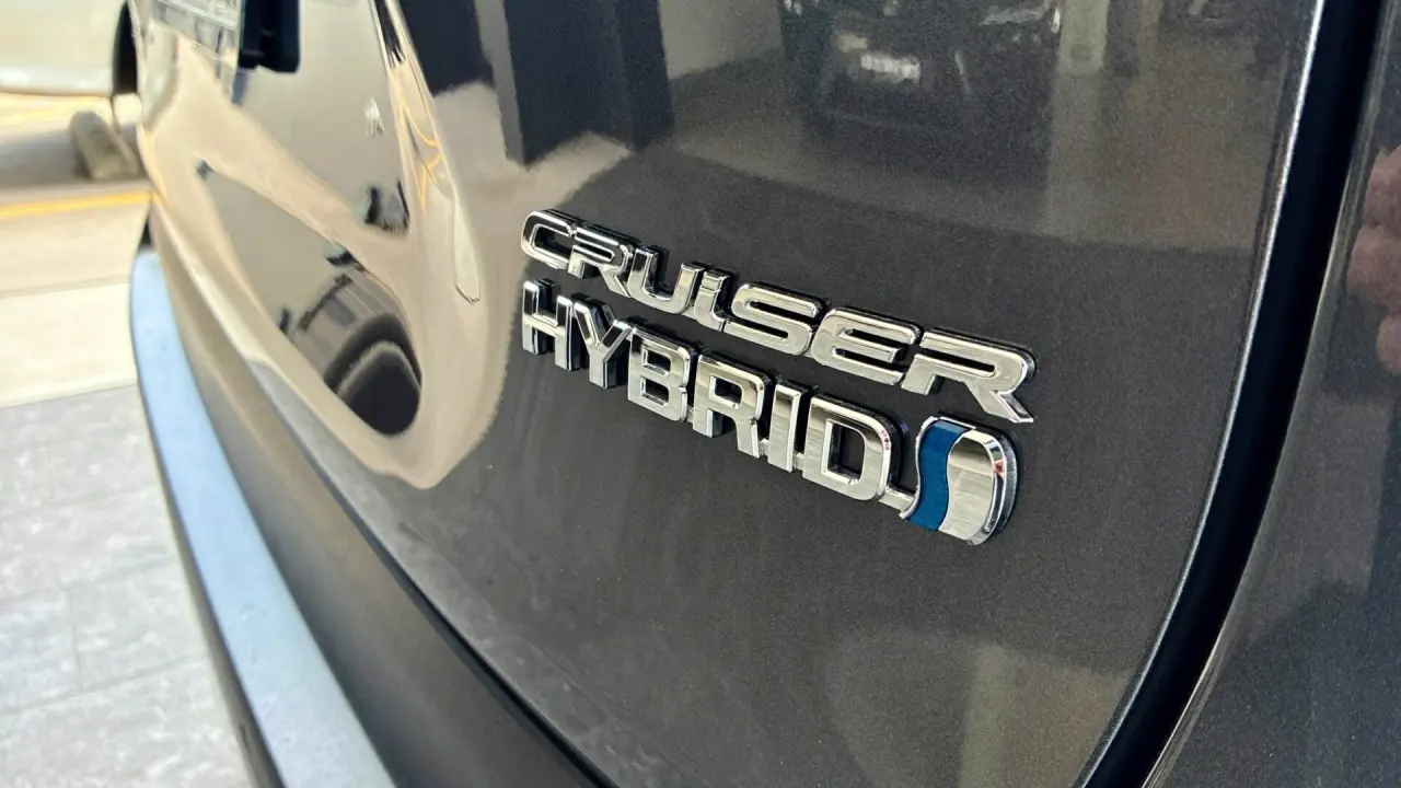 2021 Toyota Rav4 Hybrid Gallery Image 8