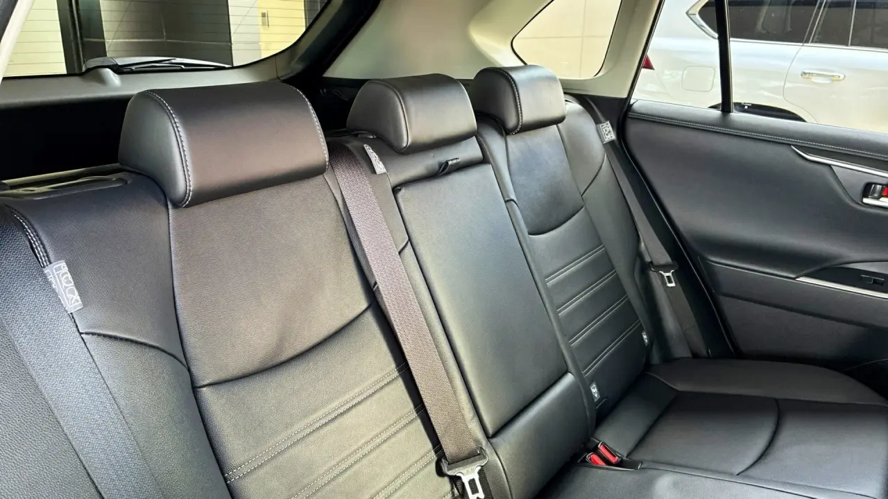 2021 Toyota Rav4 Hybrid Gallery Image 9