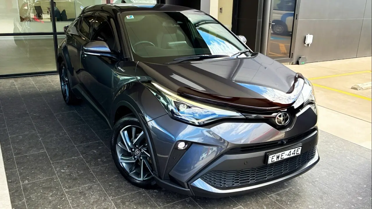 2022 Toyota C-HR Gallery Image 1