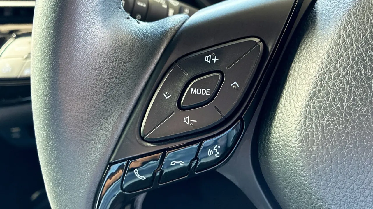 2022 Toyota C-HR Gallery Image 16