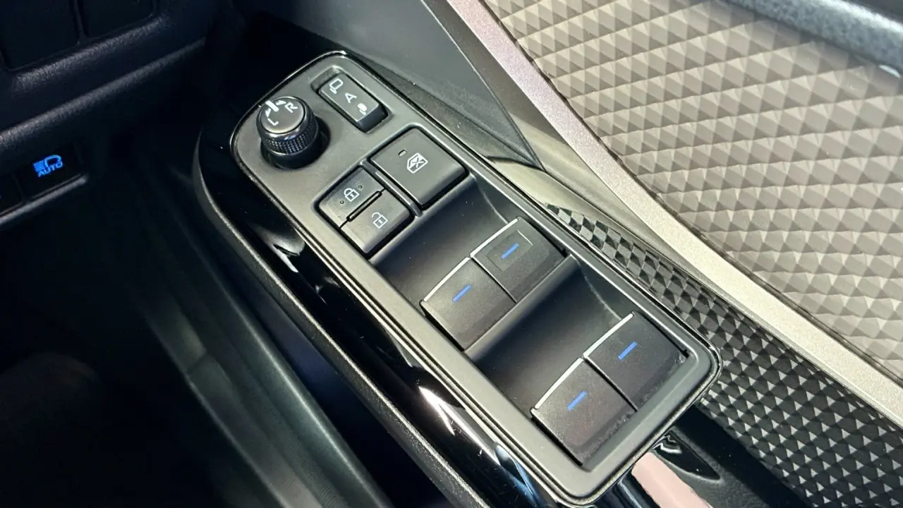 2022 Toyota C-HR Gallery Image 19