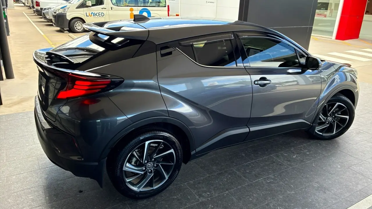 2022 Toyota C-HR Gallery Image 4