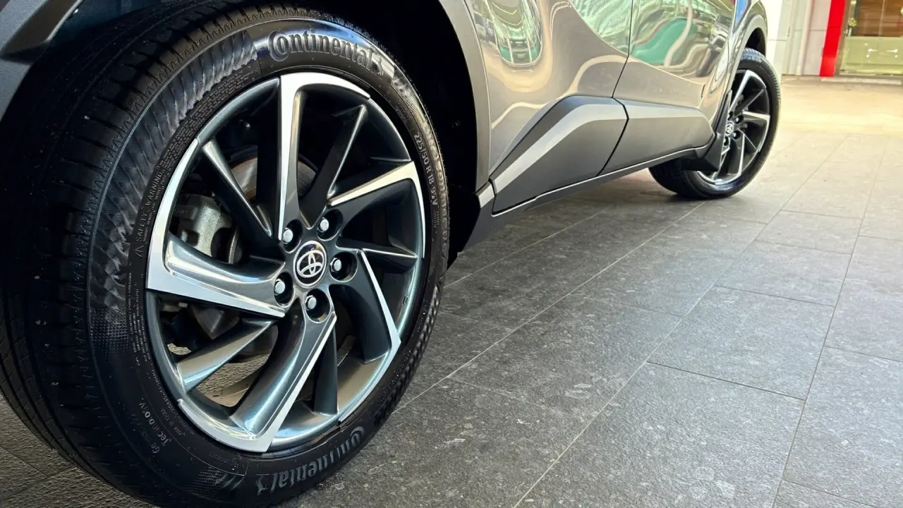 2022 Toyota C-HR Gallery Image 5