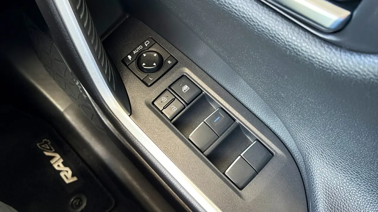 2021 Toyota Rav4 Hybrid Gallery Image 18