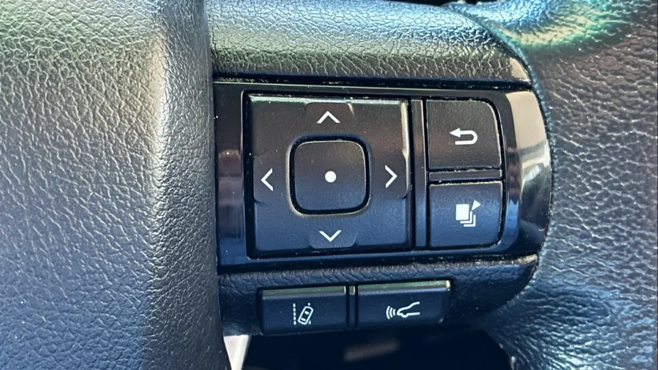 2022 Toyota Hilux Gallery Image 13