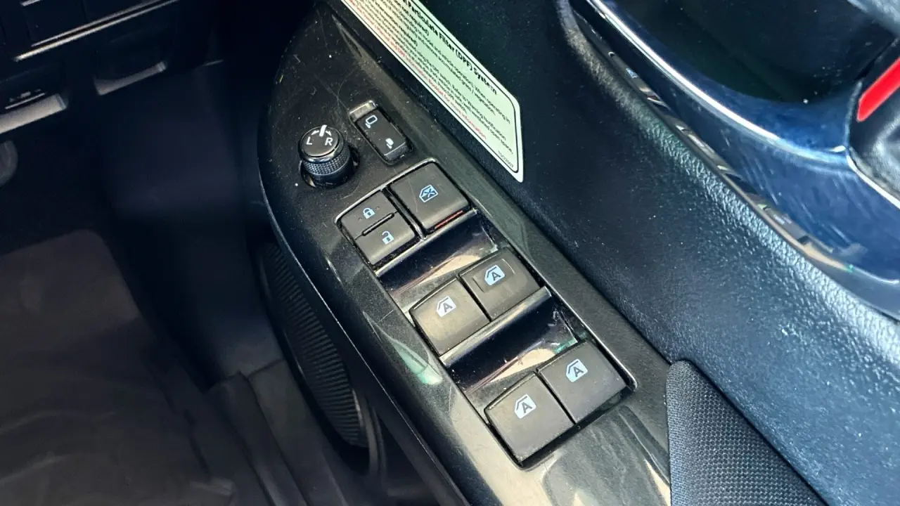 2022 Toyota Hilux Gallery Image 15