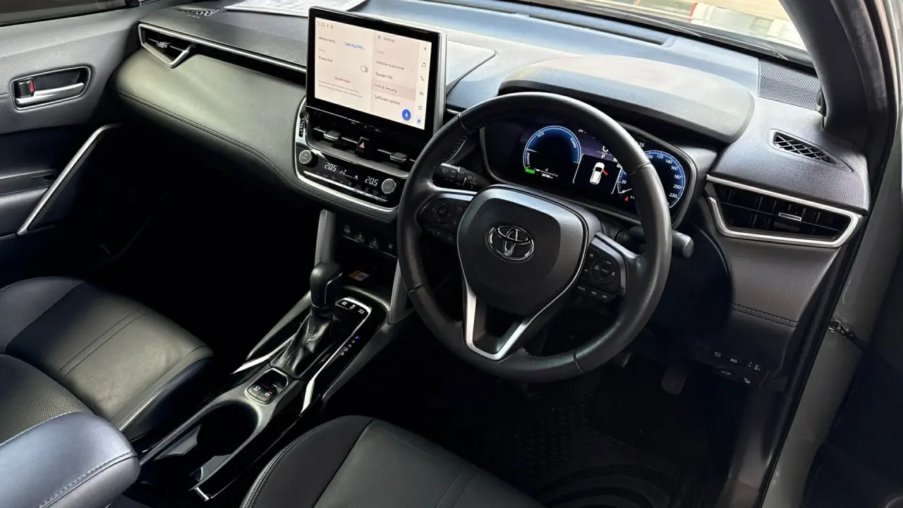 2023 Toyota Corolla Cross Hybrid Gallery Image 10