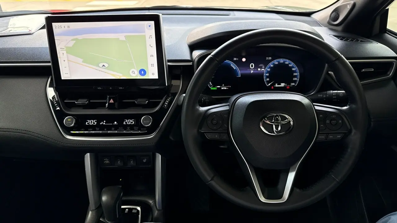 2023 Toyota Corolla Cross Hybrid Gallery Image 11