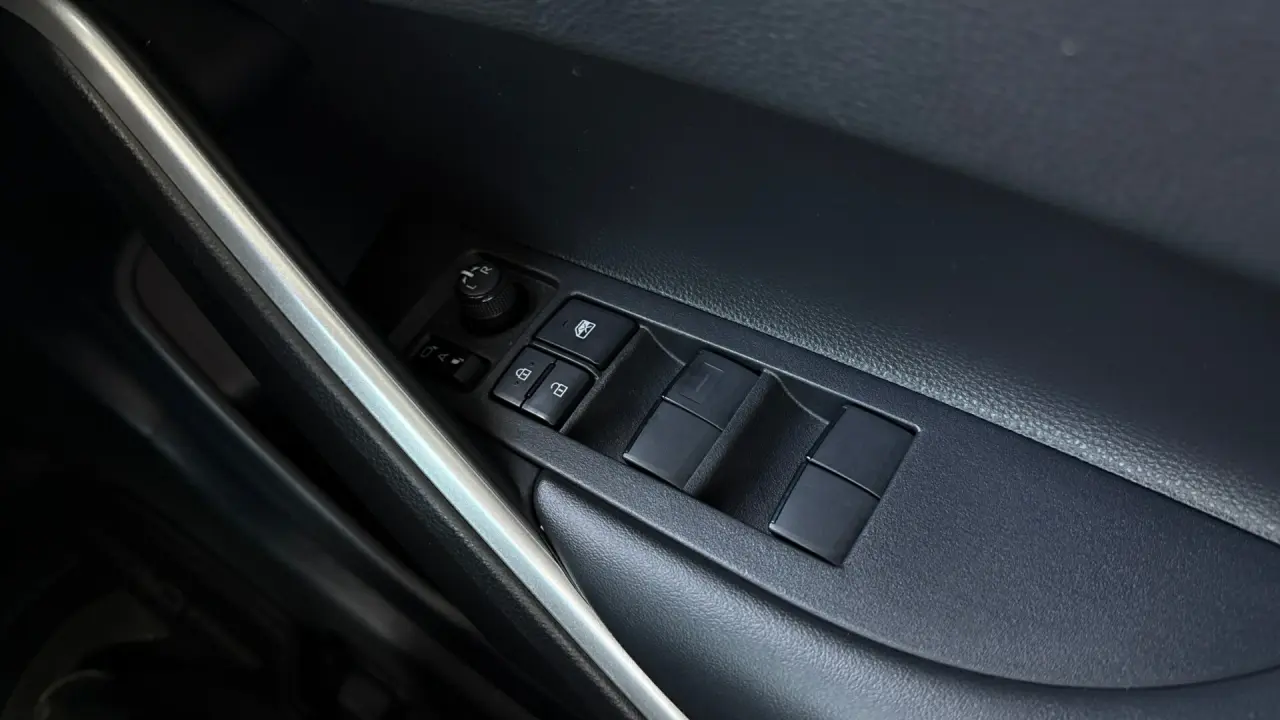 2023 Toyota Corolla Cross Hybrid Gallery Image 18