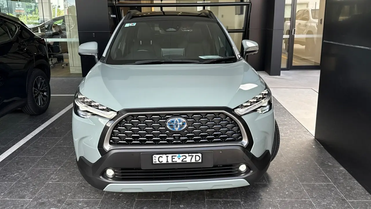2023 Toyota Corolla Cross Hybrid Gallery Image 2