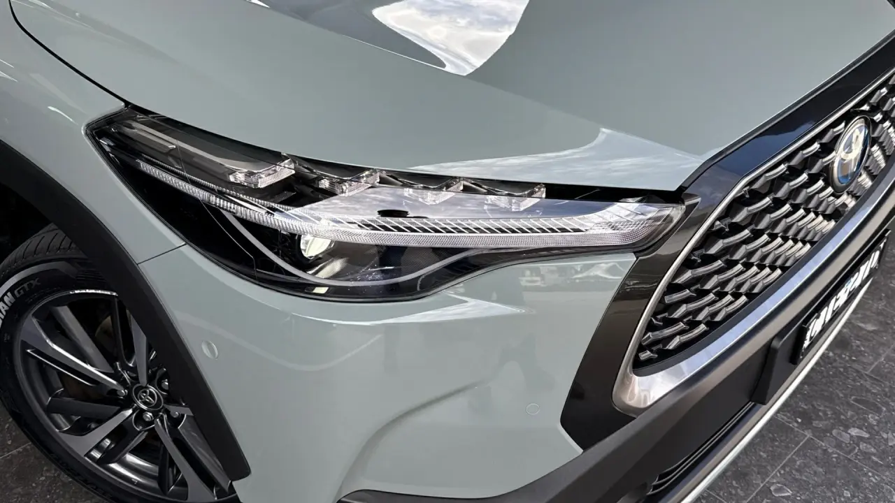 2023 Toyota Corolla Cross Hybrid Gallery Image 3
