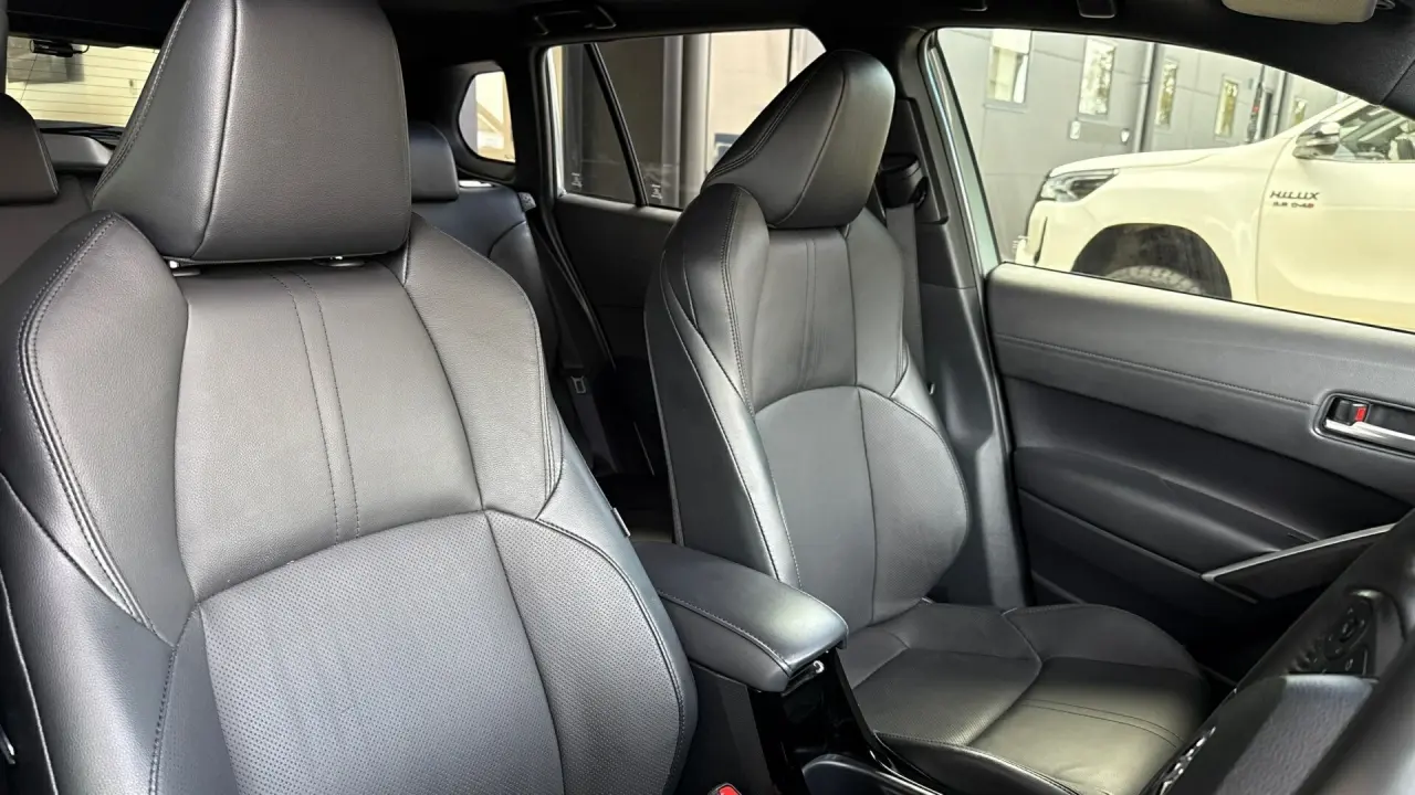 2023 Toyota Corolla Cross Hybrid Gallery Image 9