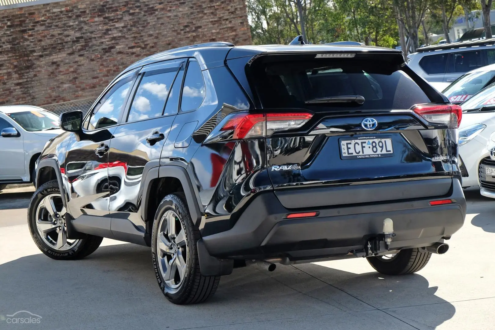 2019 Toyota RAV4 Image 2