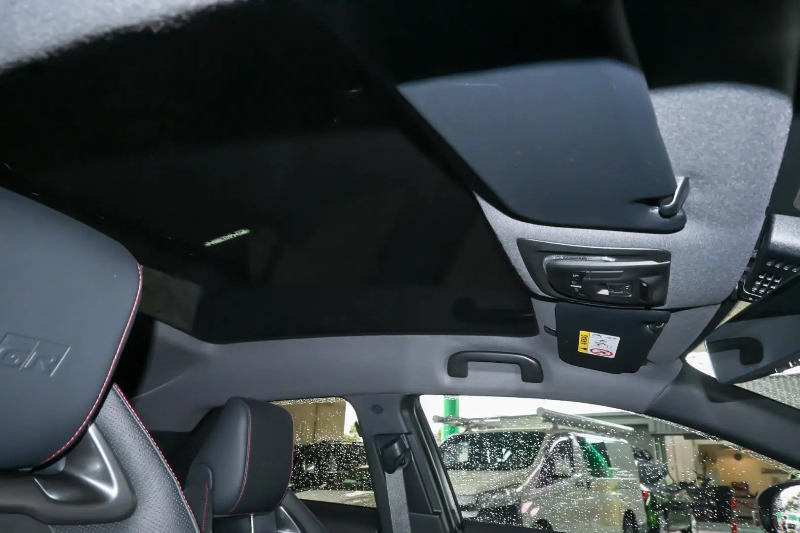 2025 Toyota C-HR Gallery Image 11