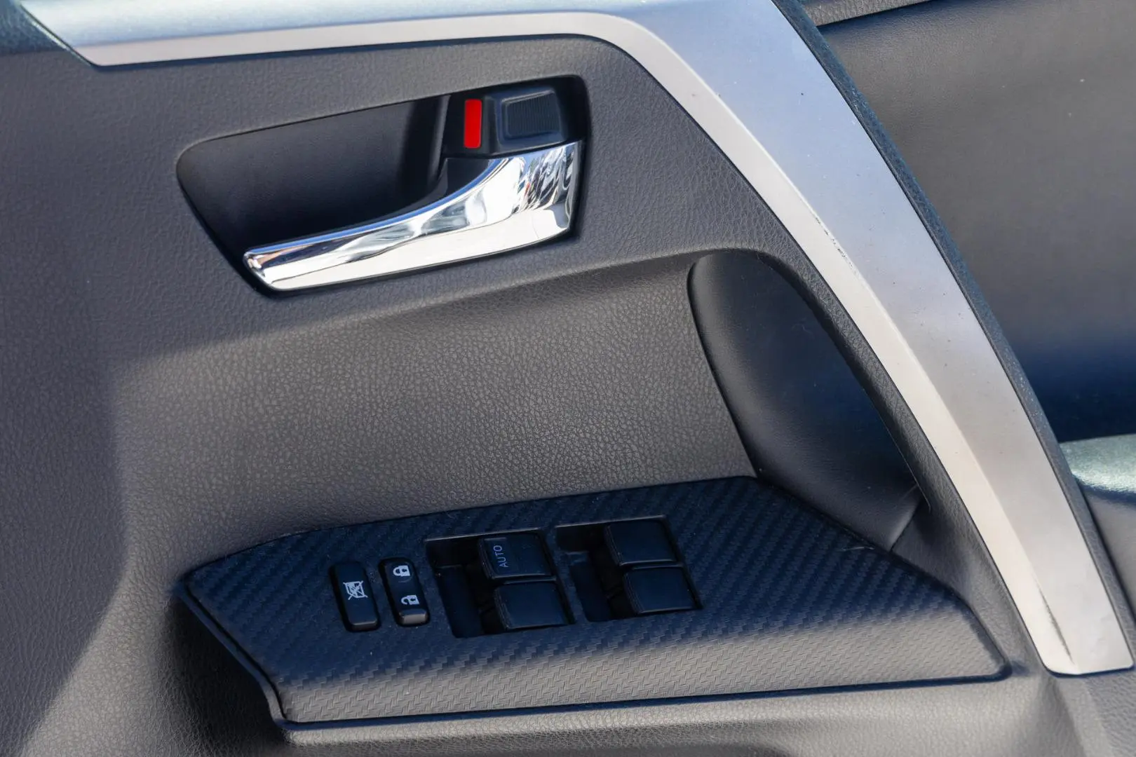 2014 Toyota RAV4 Gallery Image 16