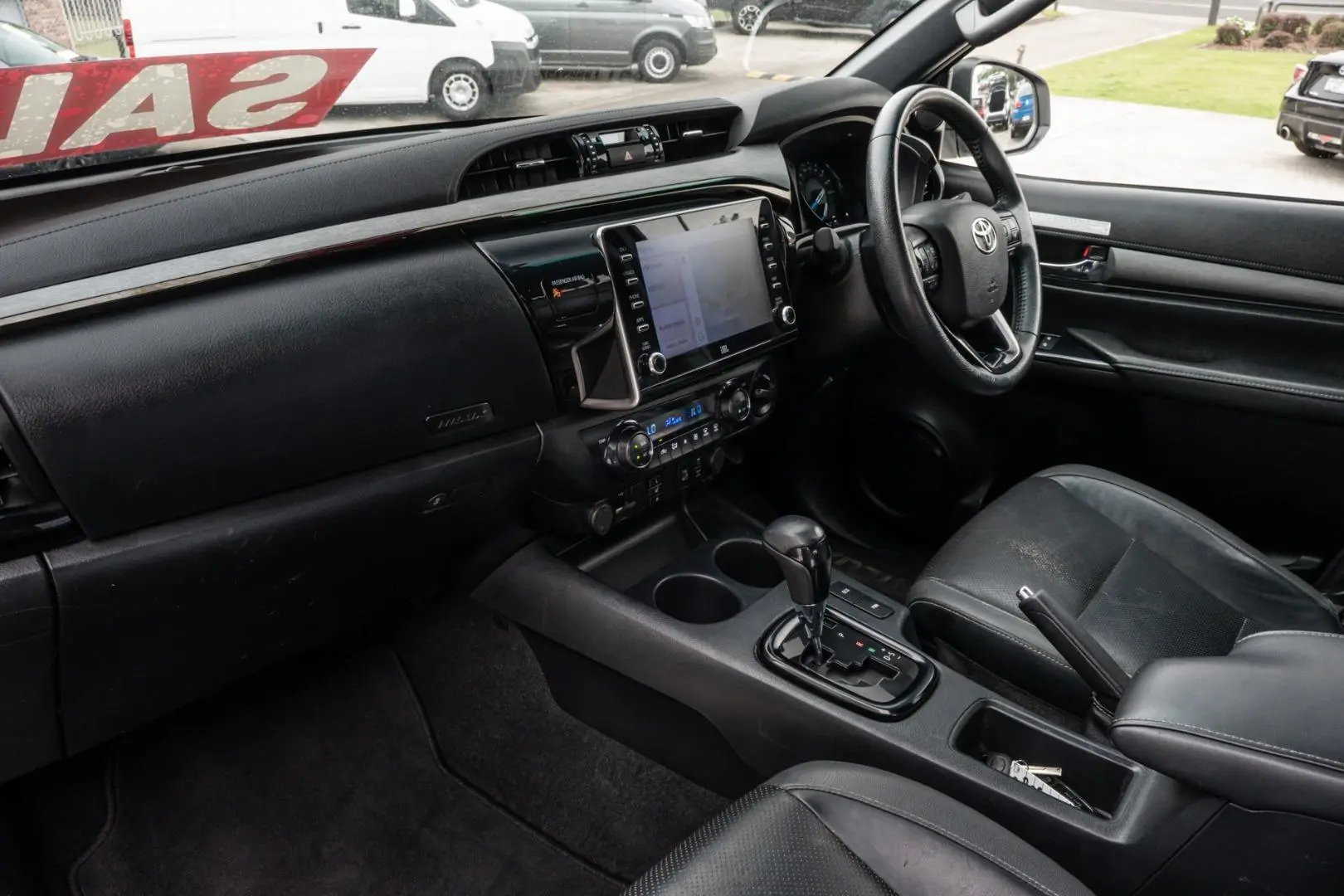 2023 Toyota Hilux Gallery Image 8