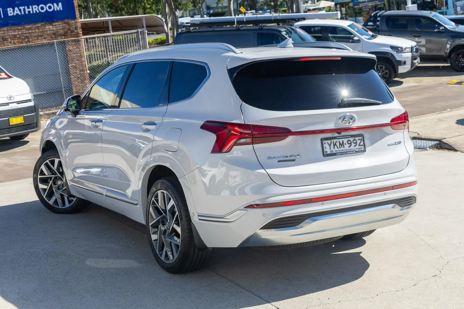 2022 Hyundai Santa Fe Gallery Image 2