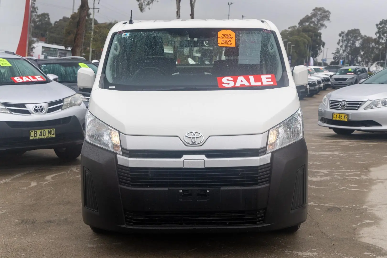 2021 Toyota Hiace Gallery Image 4