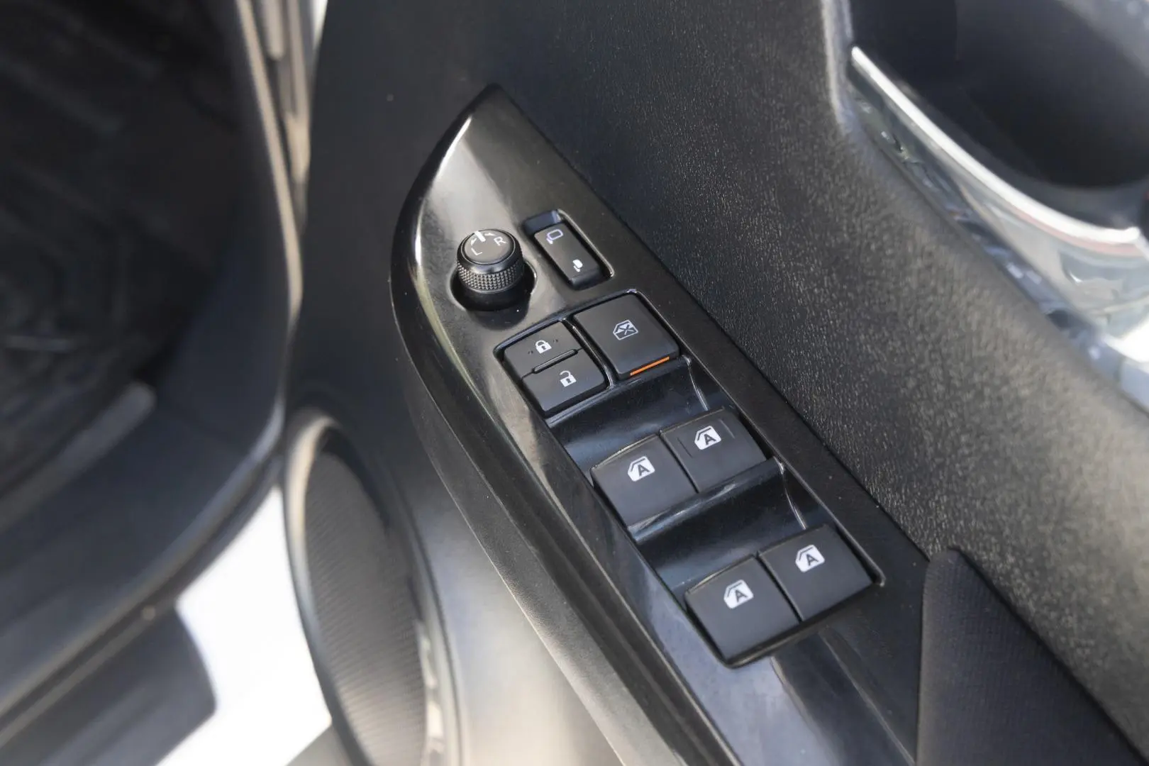 2019 Toyota Hilux Gallery Image 18