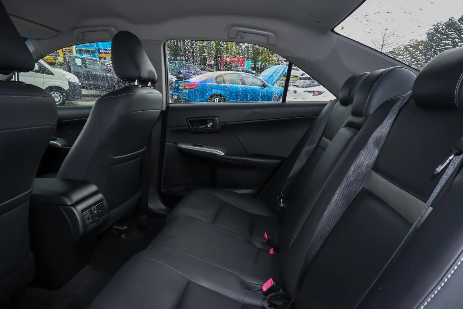 2012 Toyota Camry Gallery Image 9