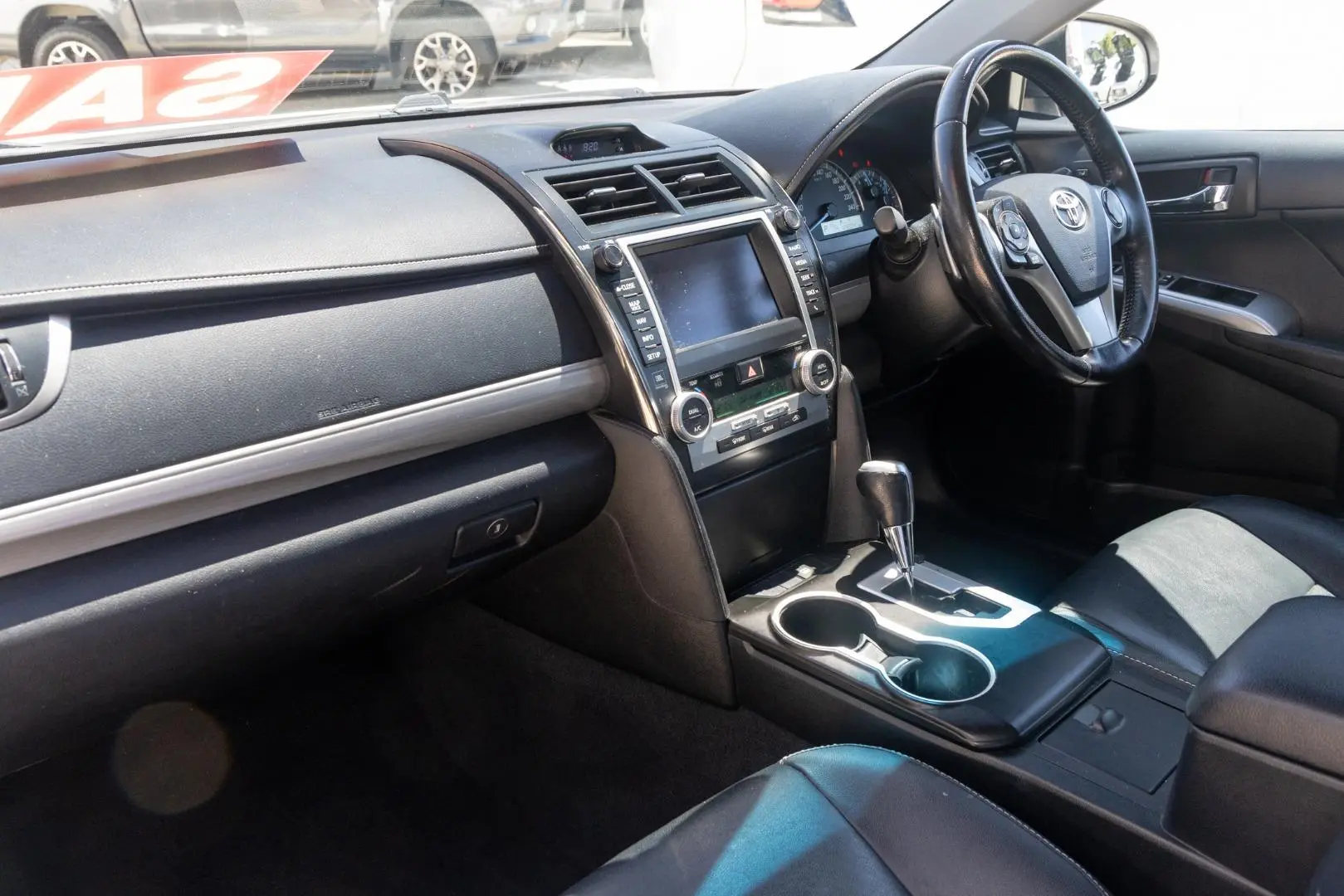 2014 Toyota Camry Gallery Image 8