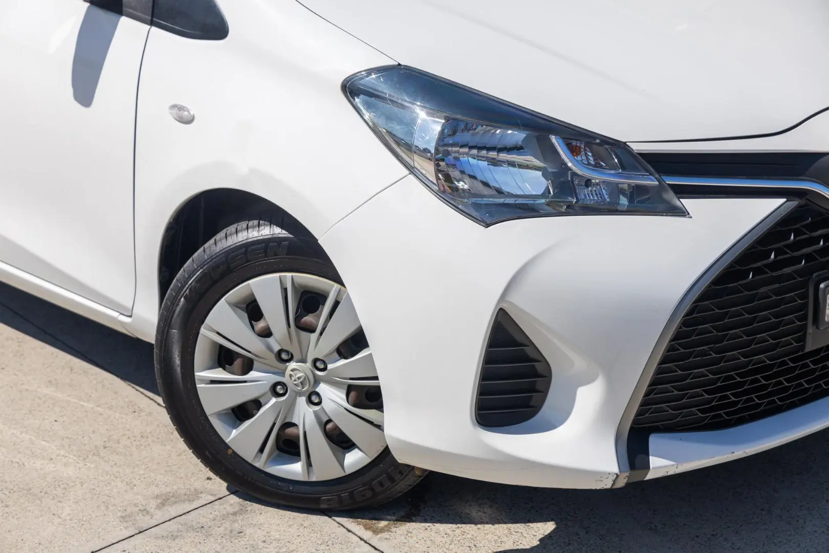 2015 Toyota Yaris Gallery Image 6