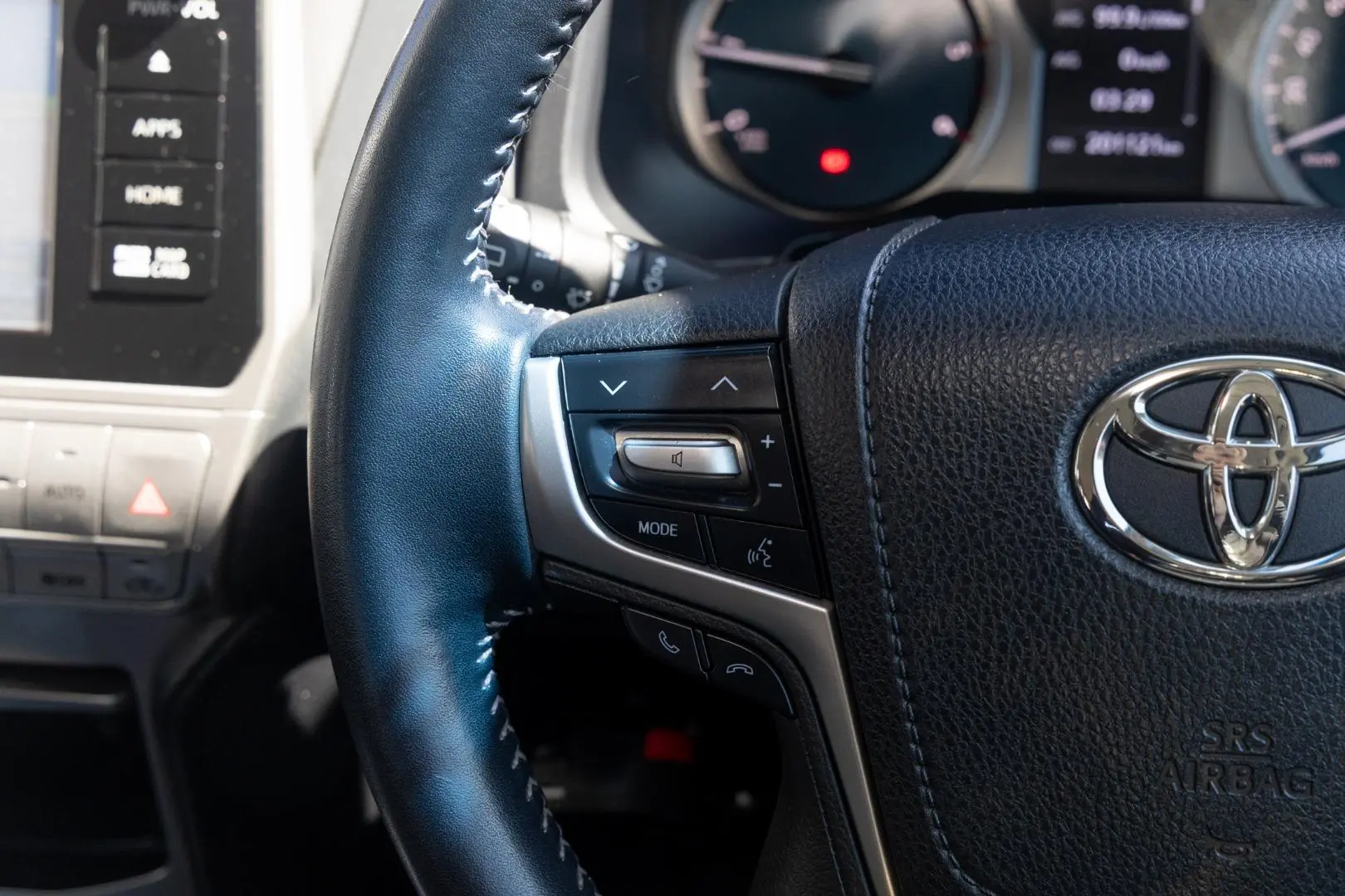 2018 Toyota Landcruiser Prado Gallery Image 11