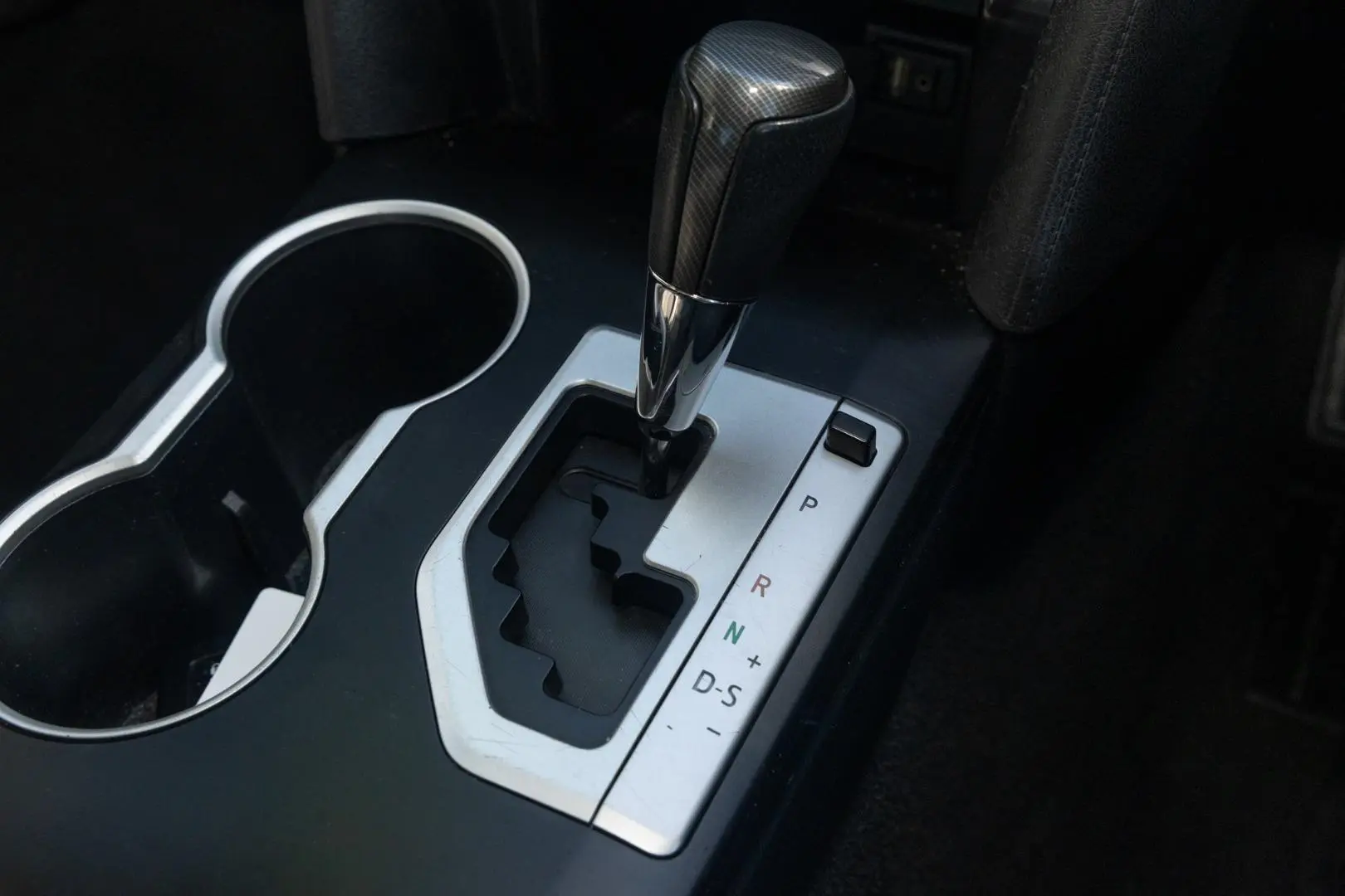 2012 Toyota Camry Gallery Image 16