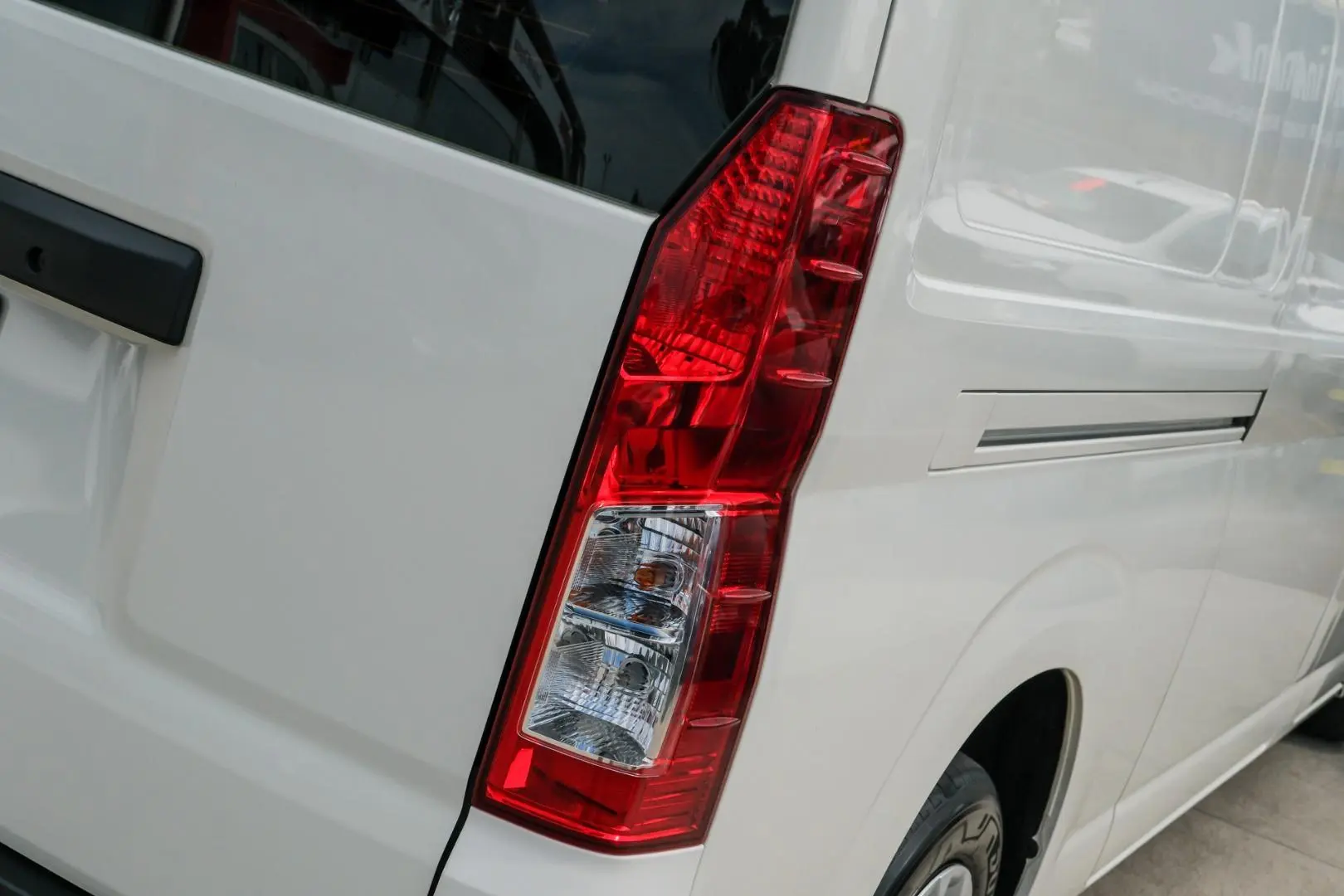 2020 Toyota Hiace Image 19