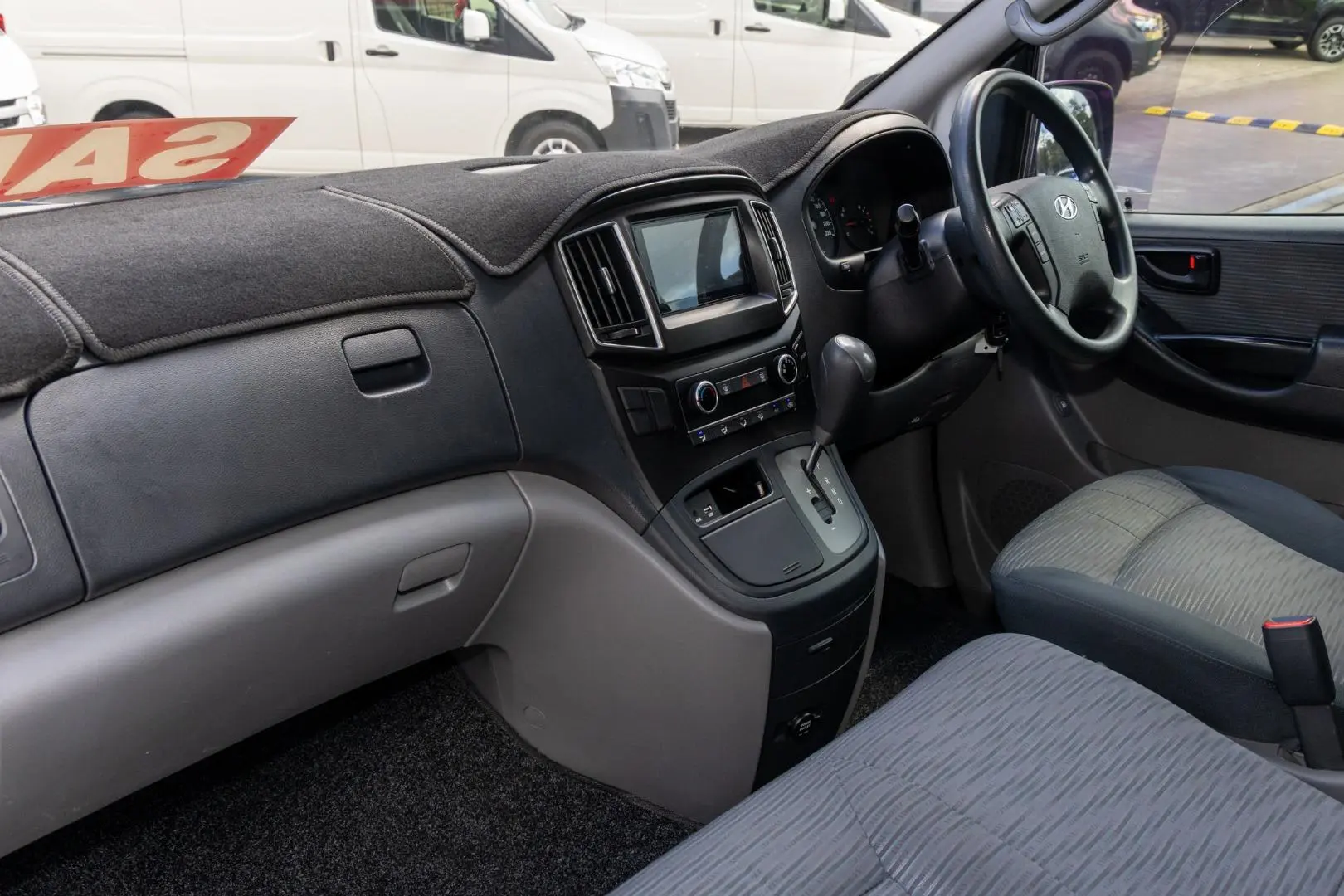 2017 Hyundai iLoad Gallery Image 8